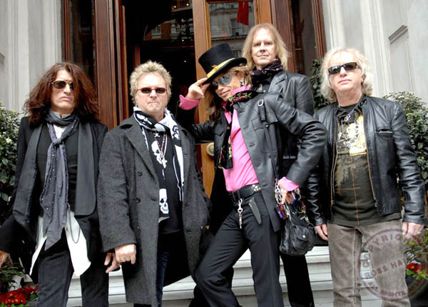 Aerosmith vẫn 'sung' dù ngoại lục tuần